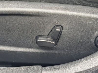 2023 Chrysler 300 — photo 17 view
