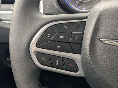 2023 Chrysler 300 — photo 20 view