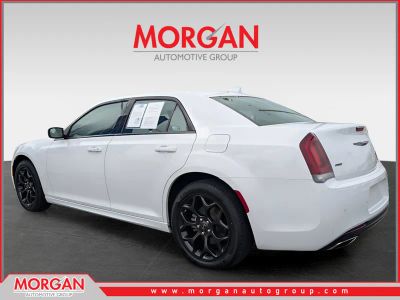 2023 Chrysler 300 — detail view