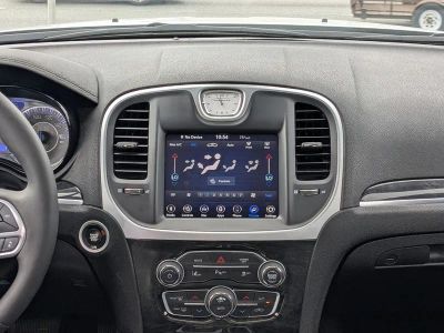 2023 Chrysler 300 — photo 14 view