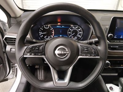 2024 Nissan Altima — photo 12 view