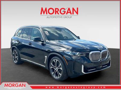 2026 BMW X5 xDrive50e in Black Sapphire Metallic — front three-quarter view