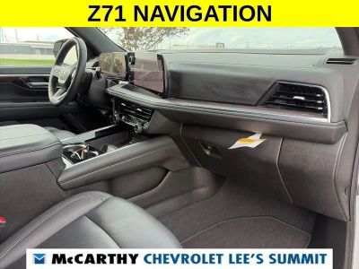 2025 Chevrolet Suburban - Photo 32