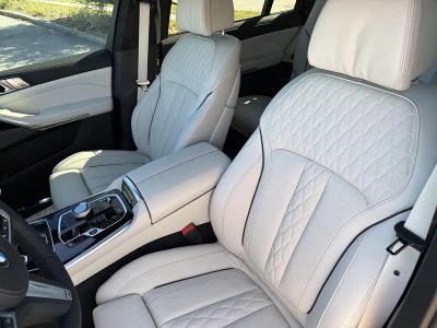 2027 BMW X7 — photo 23 view