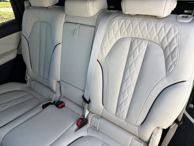 2027 BMW X7 — photo 20 view