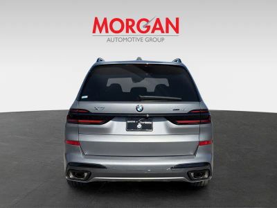 2027 BMW X7 — detail view
