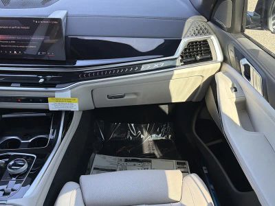 2027 BMW X7 — photo 16 view