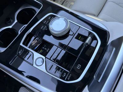 2027 BMW X7 — photo 35 view