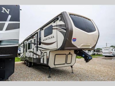 2017 Keystone RV Montana — front three-quarter view