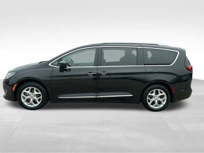 2018 Chrysler Pacifica — side profile view