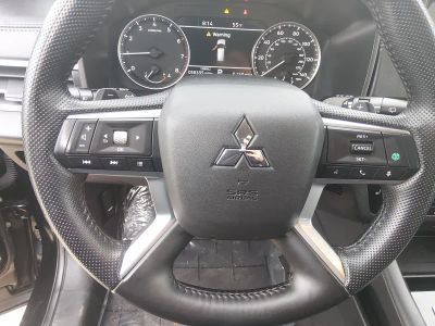 2024 Mitsubishi Outlander — photo 12 view