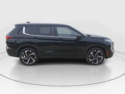 2024 Mitsubishi Outlander — photo 8 view