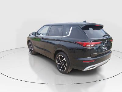 2024 Mitsubishi Outlander — detail view