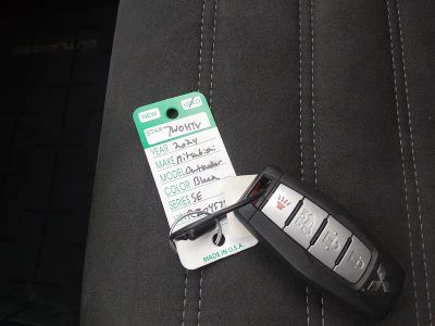 2024 Mitsubishi Outlander — photo 15 view