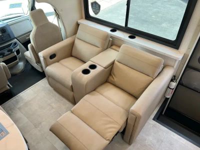 2027 Thor Motor Coach CHATEAU — photo 17 view