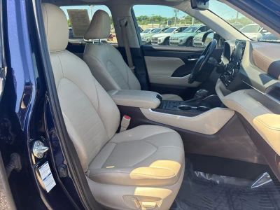 2022 Toyota Highlander - Photo 38