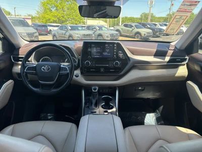 2022 Toyota Highlander - Photo 37