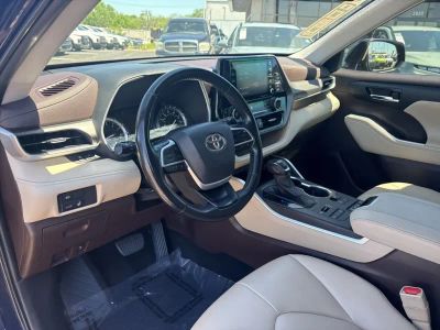 2022 Toyota Highlander - Photo 12