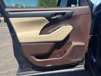 2022 Toyota Highlander - Photo 13