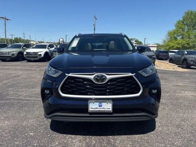 2022 Toyota Highlander - Photo 2