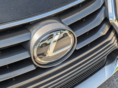 2019 Lexus IS — detail view