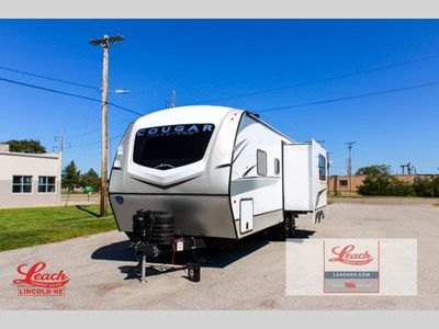 2025 Cougar Half-Ton 25RDS - Photo 5