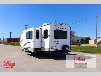 2025 Cougar Half-Ton 25RDS - Photo 9