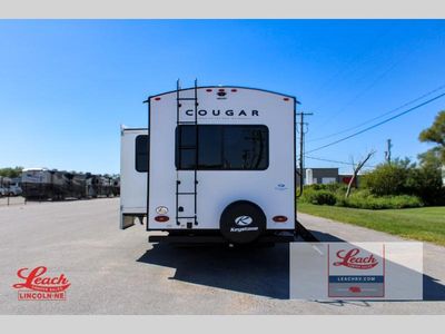 2025 Cougar Half-Ton 25RDS - Photo 8