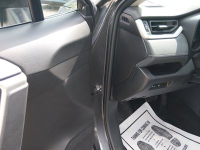 2025 Toyota RAV4 - Photo 13