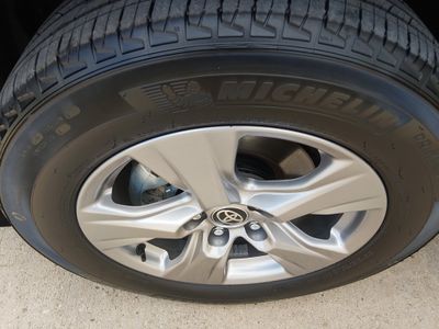 2025 Toyota RAV4 - Photo 10