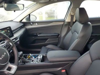 2025 Kia K5 — photo 8 view