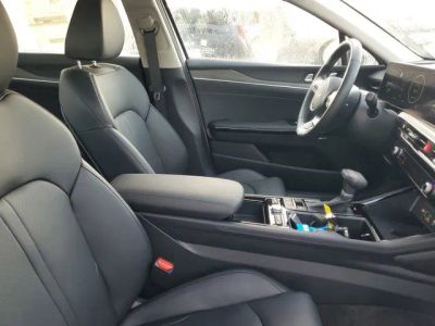 2025 Kia K5 — photo 32 view