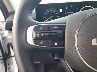2025 Kia K5 — photo 11 view