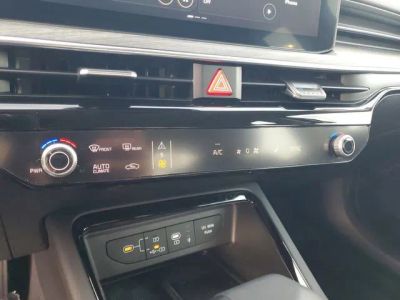 2025 Kia K5 — photo 17 view
