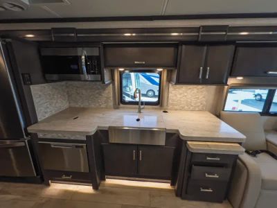 2022 Thor Motor Coach TUSCANY — photo 10 view