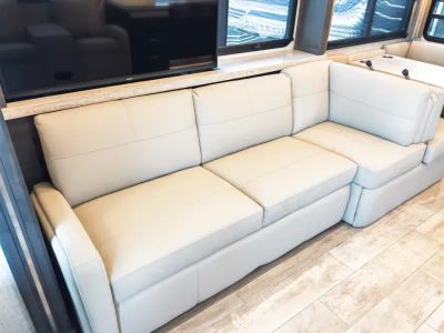 2022 Thor Motor Coach TUSCANY — photo 9 view
