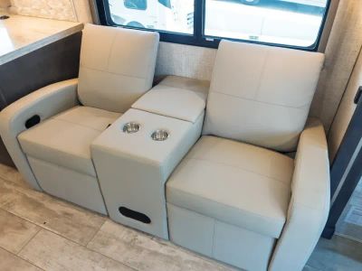 2022 Thor Motor Coach TUSCANY — photo 7 view