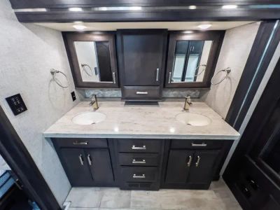 2022 Thor Motor Coach TUSCANY — photo 18 view