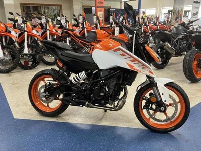 2024 KTM 250 Duke - Photo 1