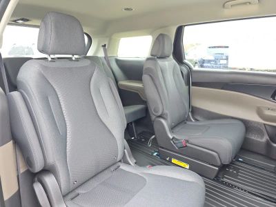 2026 Kia Carnival — photo 14 view