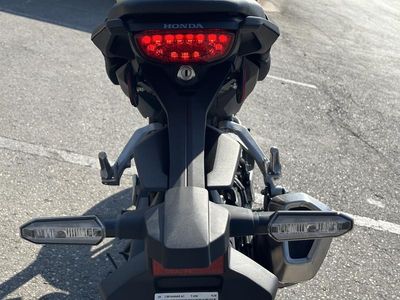 2025 Honda CB300R - Photo 4
