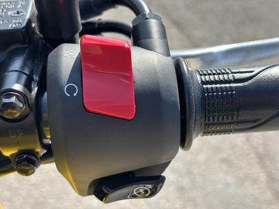 2025 Honda CB300R - Photo 12