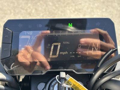 2025 Honda CB300R - Photo 11