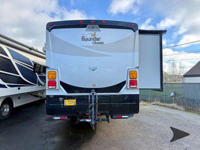 2014 Fleetwood RV Bounder - Photo 6