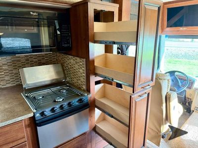 2014 Fleetwood RV Bounder - Photo 15