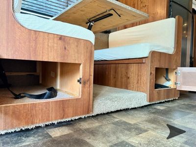 2014 Fleetwood RV Bounder - Photo 12