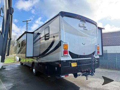 2014 Fleetwood RV Bounder - Photo 4