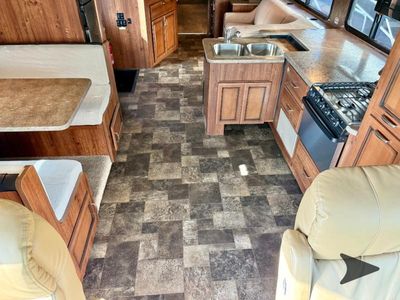 2014 Fleetwood RV Bounder - Photo 13