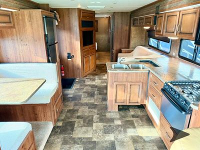 2014 Fleetwood RV Bounder - Photo 8