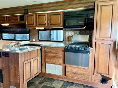 2014 Fleetwood RV Bounder - Photo 14